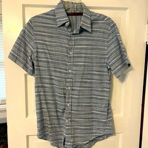 Men’s short sleeve button-up